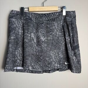 NIKE Golf Women's L Performance Golf Tennis Skort DRI-FIT Gray Geometric Print‎